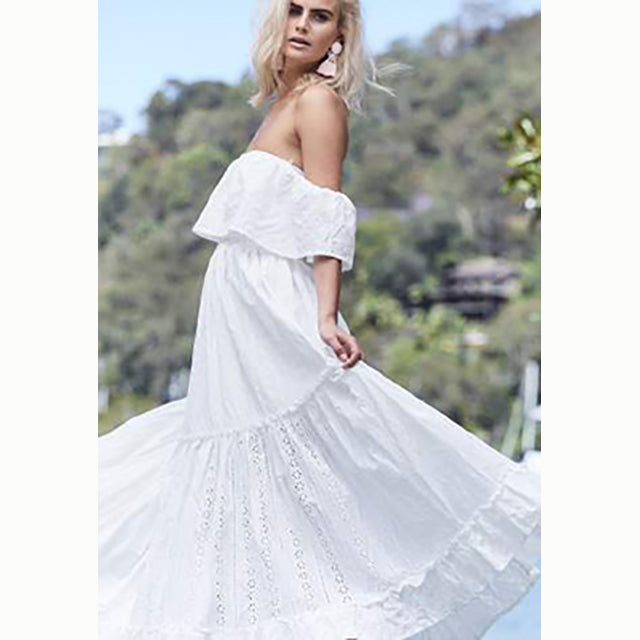 Off-shoulder klÀnning i bomullsanglaise