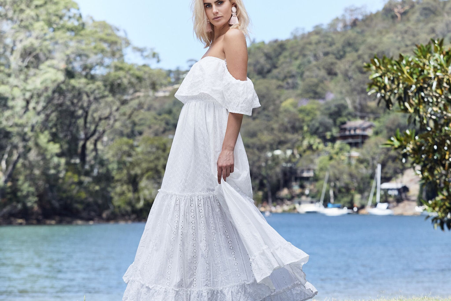 Off-shoulder klänning i bomullsanglaise
